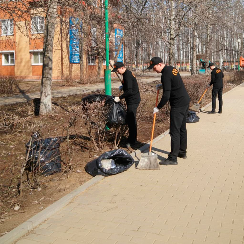 Уборка листьев в Себеже